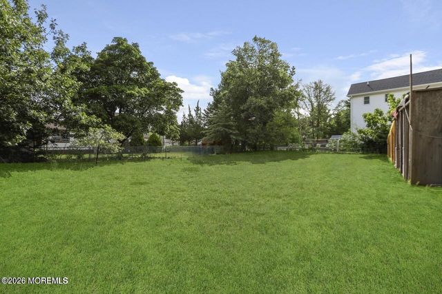 123 Hearth Court E, Lakewood, NJ 08701