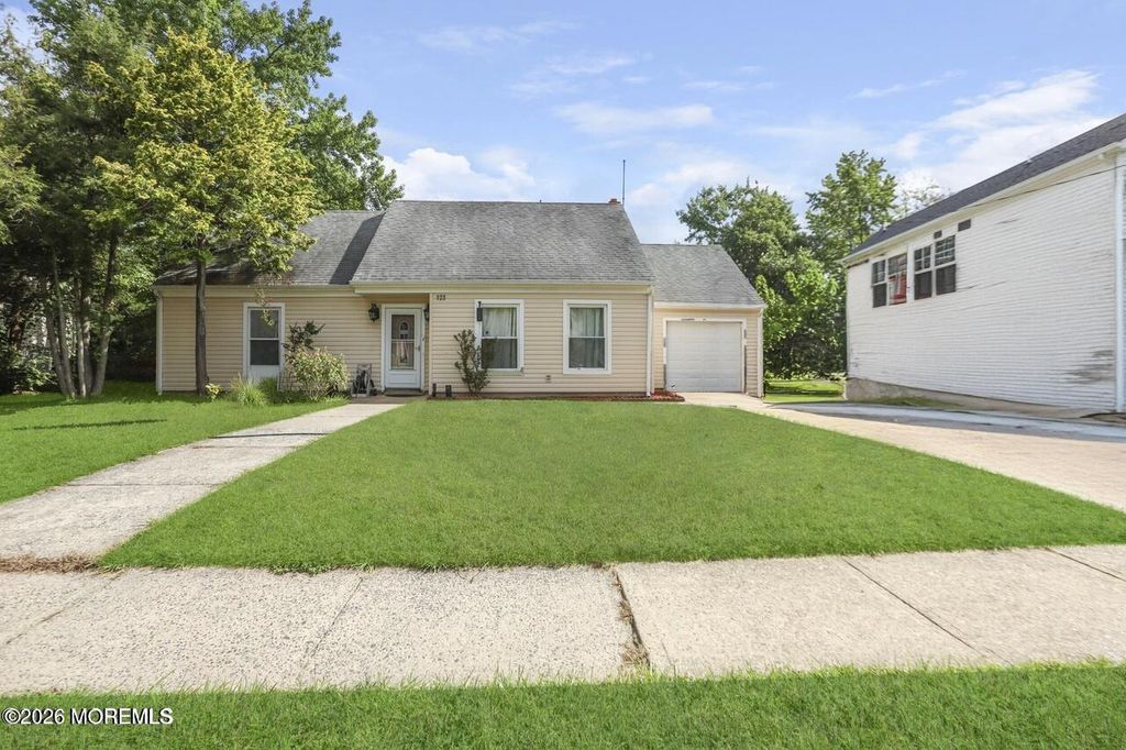 123 Hearth Court E, Lakewood, NJ 08701