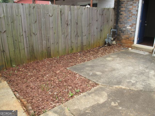 633 Garden Walk Drive, Stone Mountain, GA 30083