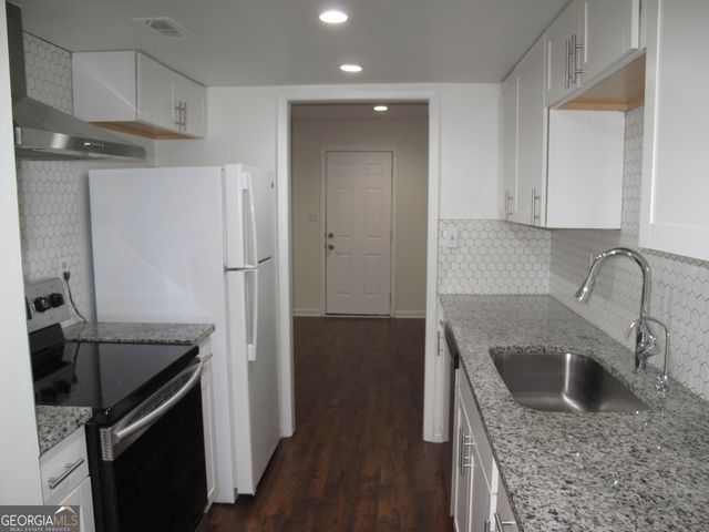 633 Garden Walk Drive, Stone Mountain, GA 30083