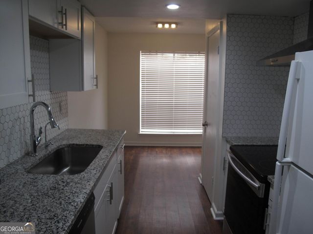 633 Garden Walk Drive, Stone Mountain, GA 30083