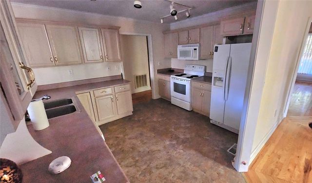 905 N Crestview Drive, Seneca, SC 29678