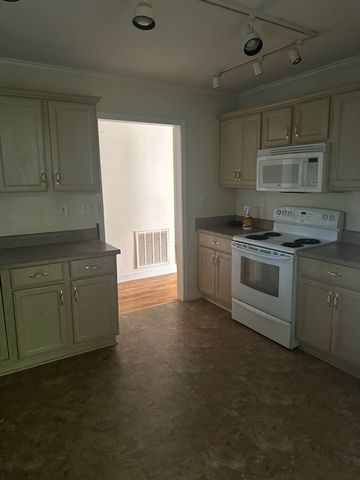 905 N Crestview Drive, Seneca, SC 29678