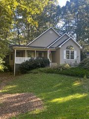 905 N Crestview Drive, Seneca, SC 29678