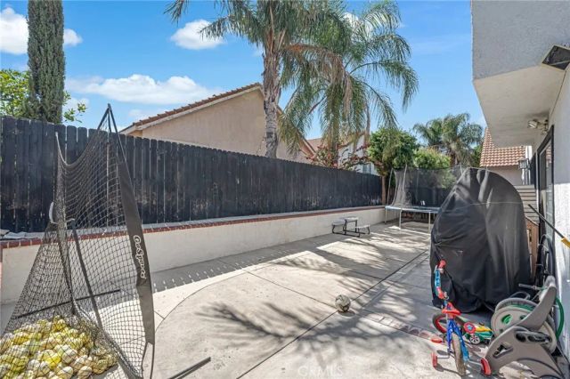 8027 Palermo, Fontana, CA 92336