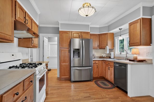 45 Hayes Ave, Lowell, MA 01854