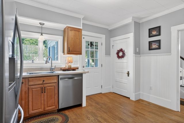 45 Hayes Ave, Lowell, MA 01854