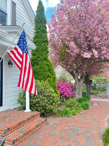 45 Hayes Ave, Lowell, MA 01854