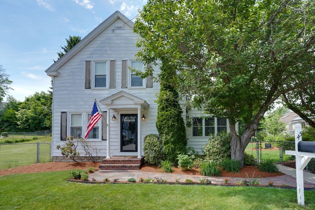 45 Hayes Ave, Lowell, MA 01854