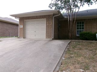 925 10th Street, Grand Prairie, TX 75051