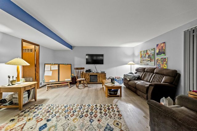 8058 Circle Drive, Palos Hills, IL 60465