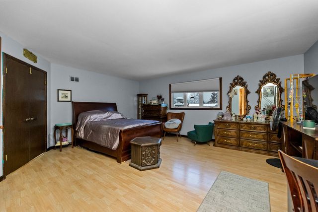 8058 Circle Drive, Palos Hills, IL 60465