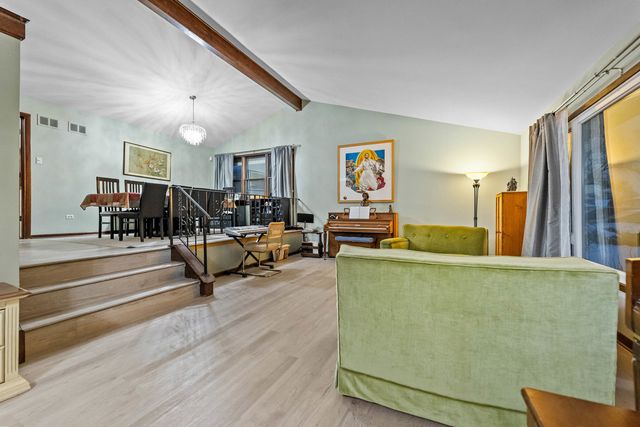 8058 Circle Drive, Palos Hills, IL 60465