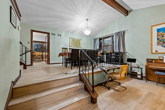 8058 Circle Drive, Palos Hills, IL 60465