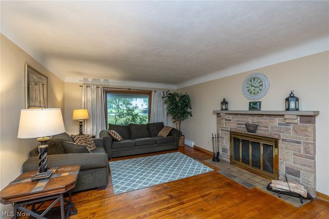 910 S Court Street, Medina, OH 44256