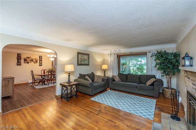 910 S Court Street, Medina, OH 44256