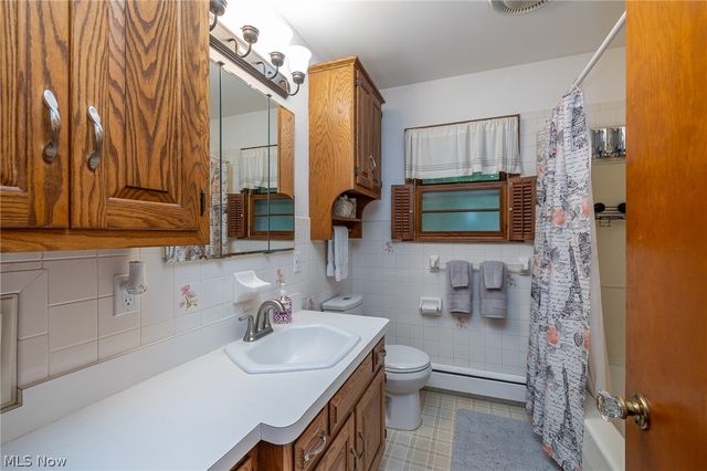 910 S Court Street, Medina, OH 44256