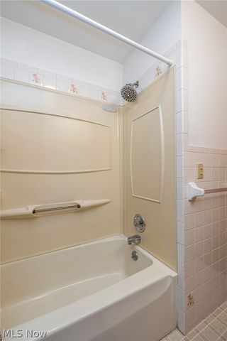 910 S Court Street, Medina, OH 44256