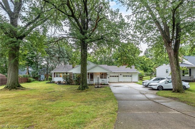 910 S Court Street, Medina, OH 44256