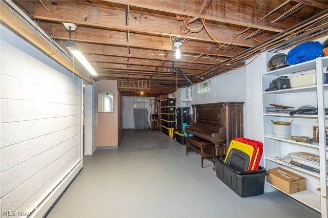 910 S Court Street, Medina, OH 44256