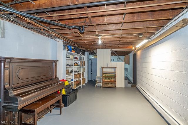 910 S Court Street, Medina, OH 44256