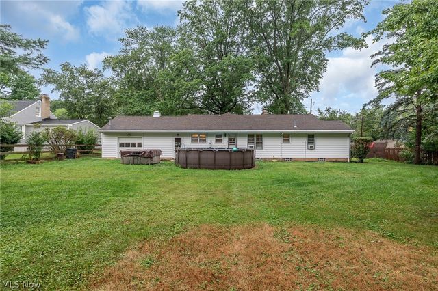 910 S Court Street, Medina, OH 44256