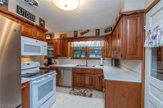 910 S Court Street, Medina, OH 44256