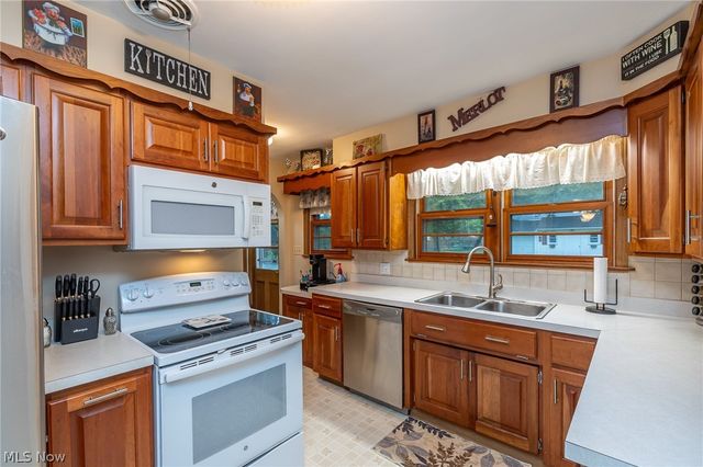 910 S Court Street, Medina, OH 44256