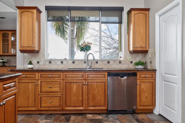 1460 N Piedra, Sanger, CA 93657