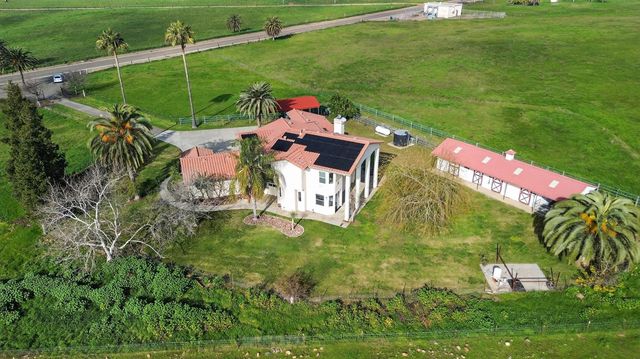 1460 N Piedra, Sanger, CA 93657