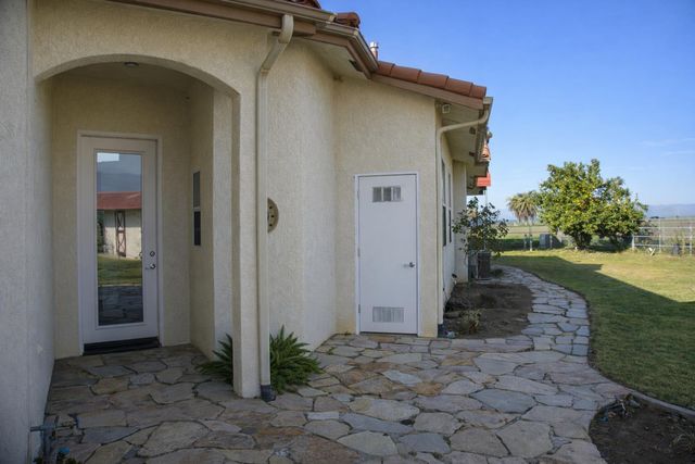 1460 N Piedra, Sanger, CA 93657