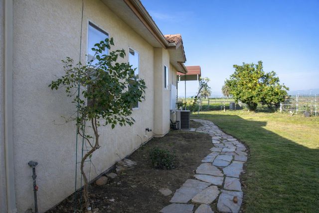 1460 N Piedra, Sanger, CA 93657