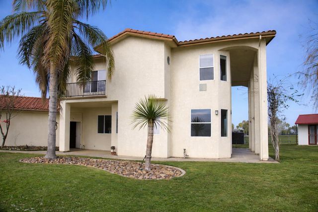 1460 N Piedra, Sanger, CA 93657