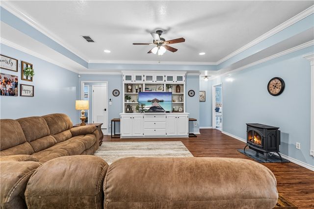 125 Golfview Drive, Hilltop Lakes, TX 77871