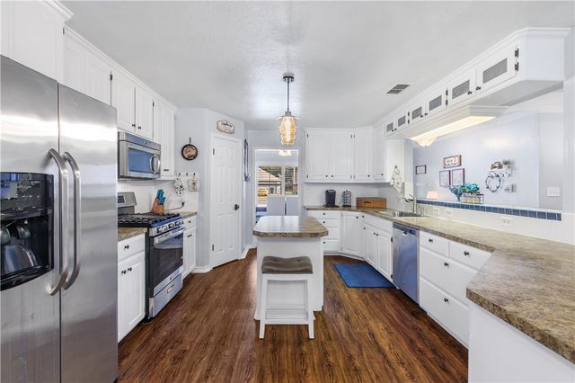 125 Golfview Drive, Hilltop Lakes, TX 77871