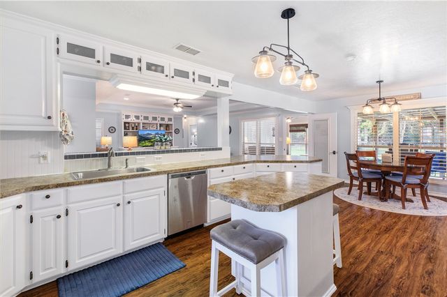 125 Golfview Drive, Hilltop Lakes, TX 77871