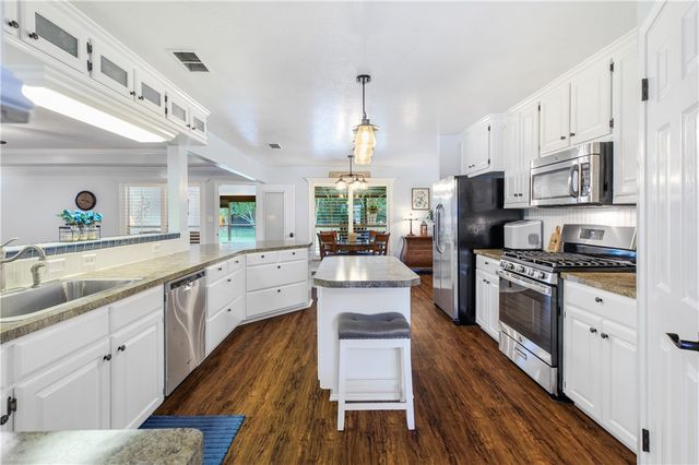 125 Golfview Drive, Hilltop Lakes, TX 77871