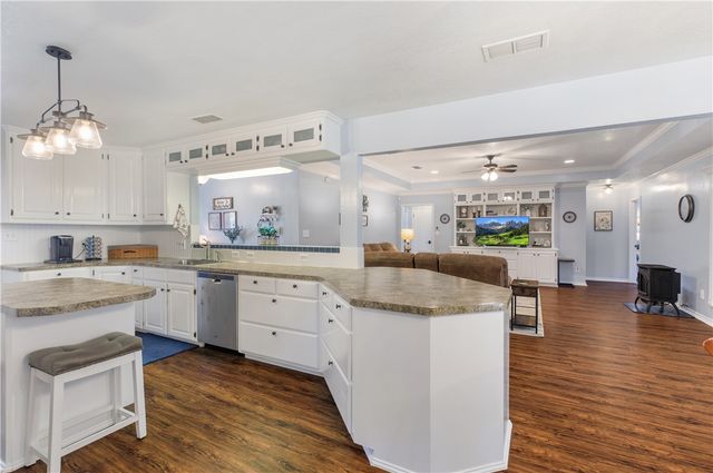 125 Golfview Drive, Hilltop Lakes, TX 77871