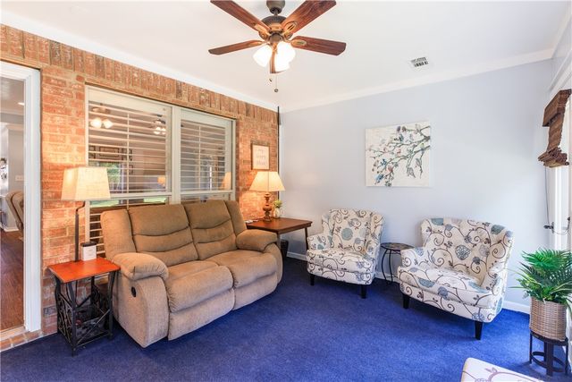 125 Golfview Drive, Hilltop Lakes, TX 77871