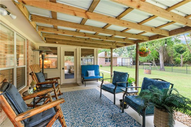 125 Golfview Drive, Hilltop Lakes, TX 77871