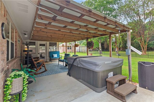 125 Golfview Drive, Hilltop Lakes, TX 77871