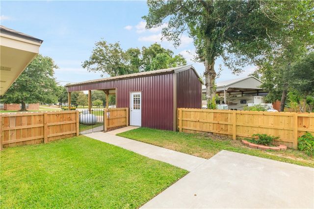 125 Golfview Drive, Hilltop Lakes, TX 77871