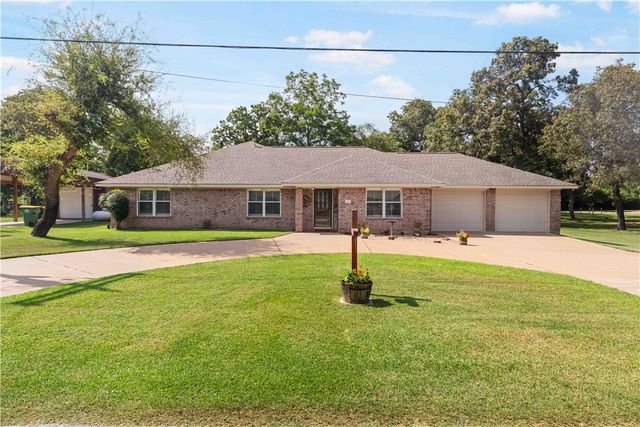 125 Golfview Drive, Hilltop Lakes, TX 77871