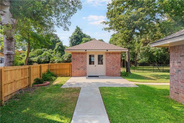 125 Golfview Drive, Hilltop Lakes, TX 77871