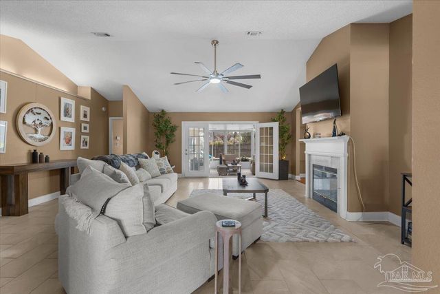 25 Bartlett Cir, Pensacola, FL 32505