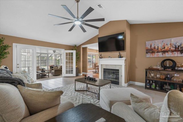 25 Bartlett Cir, Pensacola, FL 32505