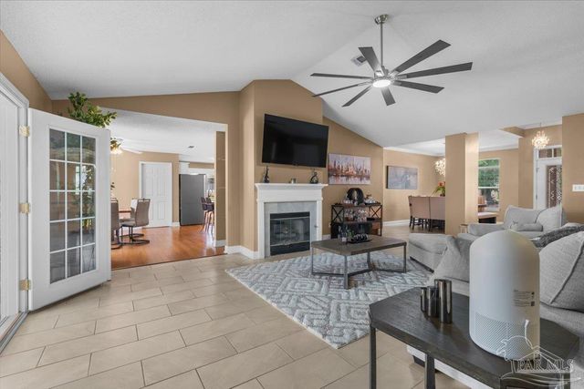 25 Bartlett Cir, Pensacola, FL 32505