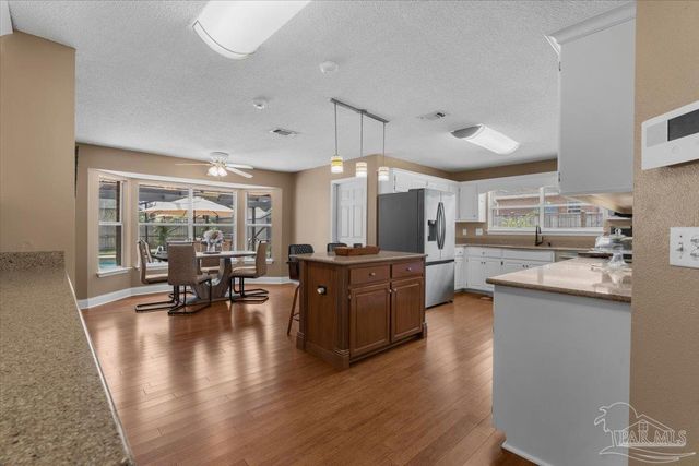 25 Bartlett Cir, Pensacola, FL 32505