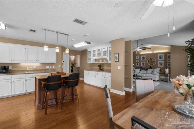 25 Bartlett Cir, Pensacola, FL 32505