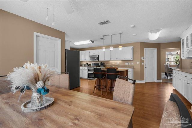 25 Bartlett Cir, Pensacola, FL 32505